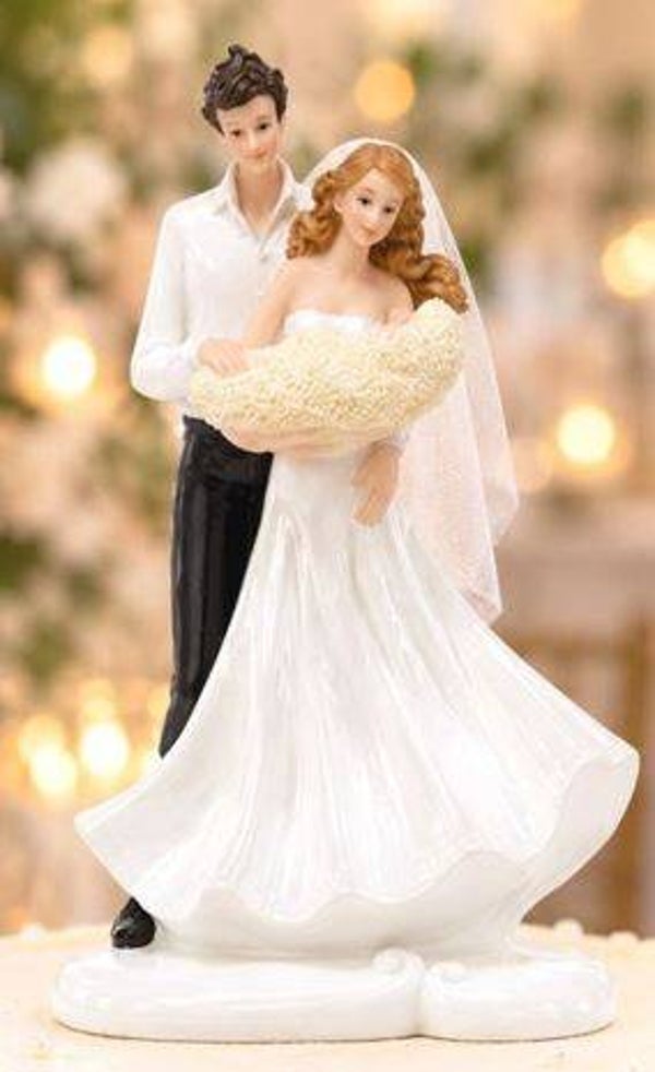 Figurine Couple de mariés avec enfant en résine