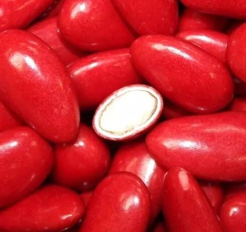 Dragées rouges aux amandes 