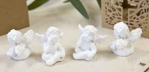 Figurines Angelots assis en résine  par lot de 4