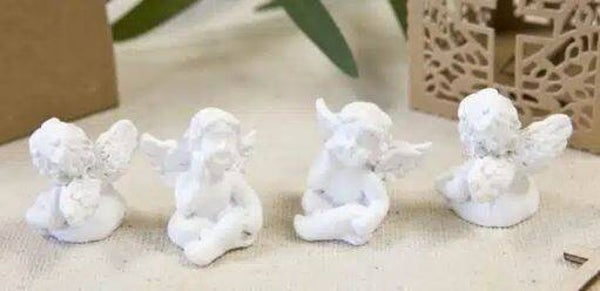 Figurines Angelots assis en résine  par lot de 4