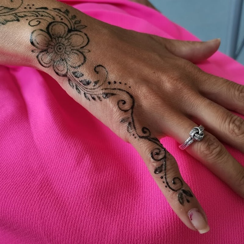 henna_helena_jagua_hand.jpg