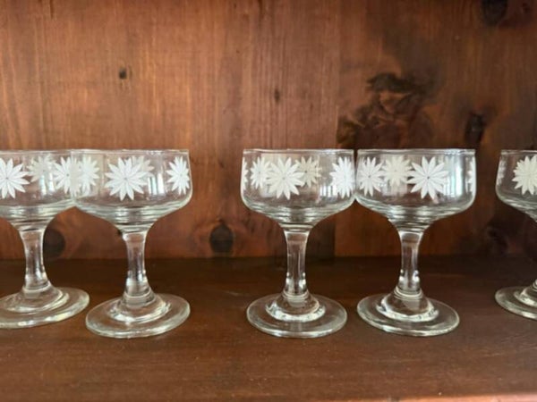 Smukke vintage glas med blomstermønster