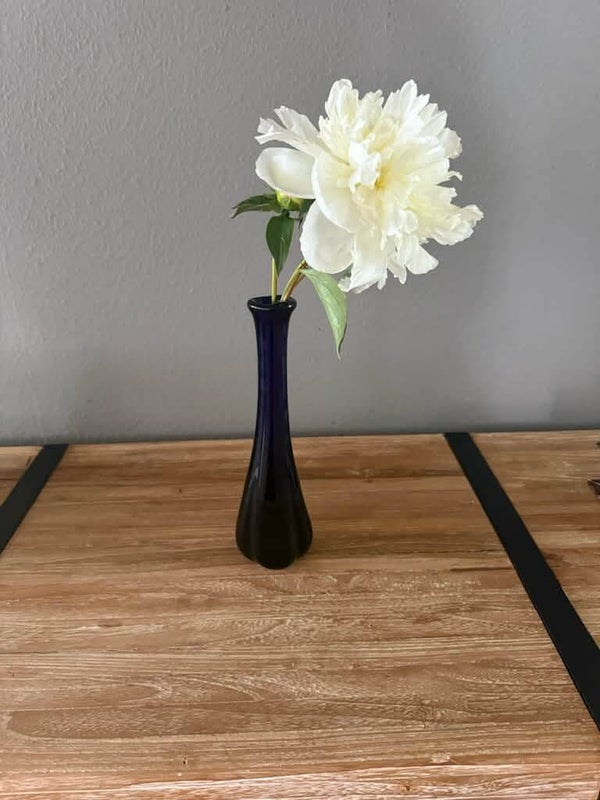 Elegant mørkeblå glasvase