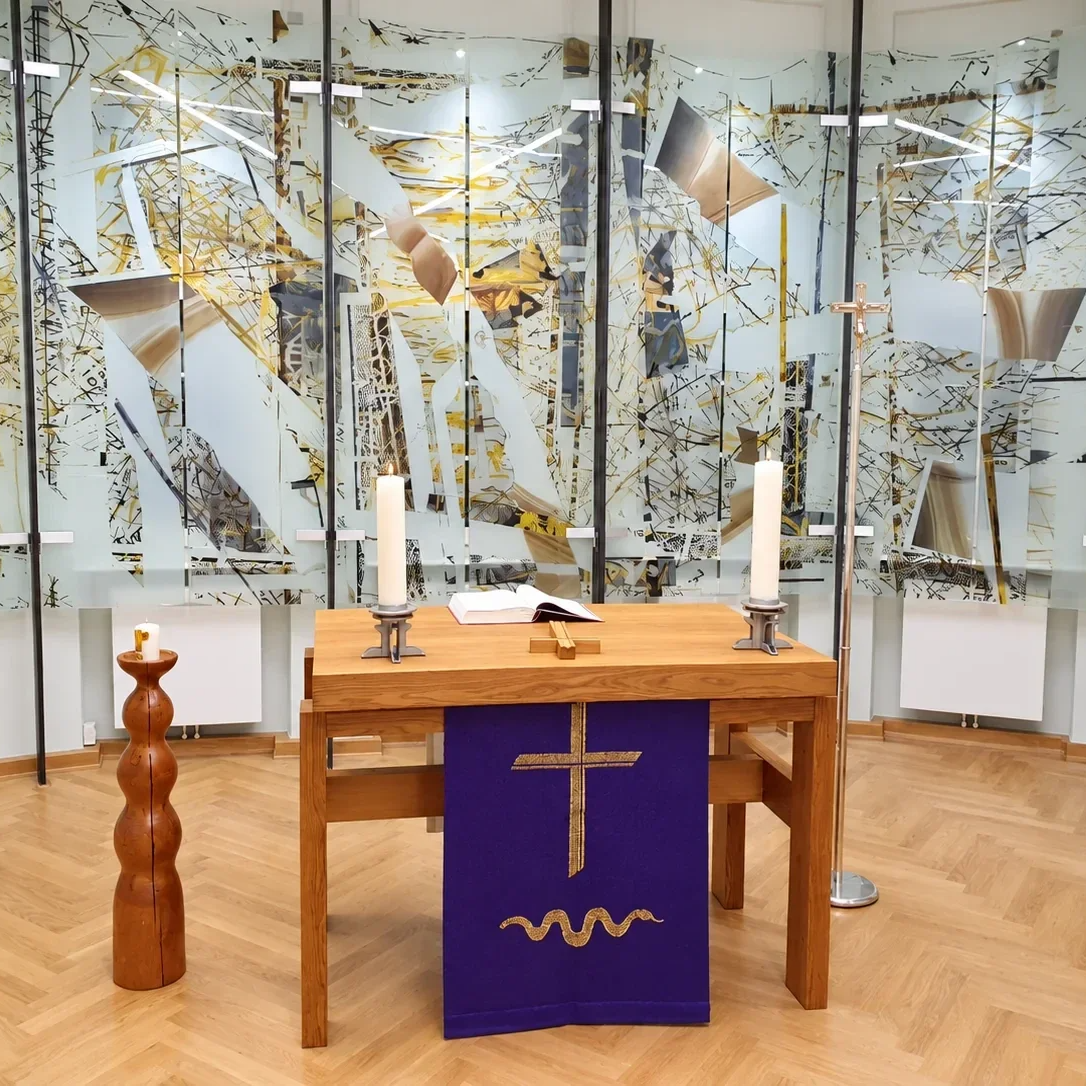 Restauration eines Altars für die Theologische Fakultät der Universität Leipzig: behutsame Aufarbeitung, Substanzerhalt und handwerkliche Instandsetzung.