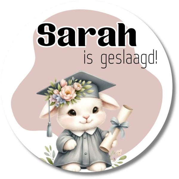 Geslaagd sticker met naam – Konijn met diploma – 20 gepersonaliseerde stickers