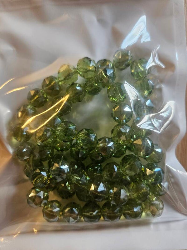 oliv grön 10 mm fasetterade glaspärlor