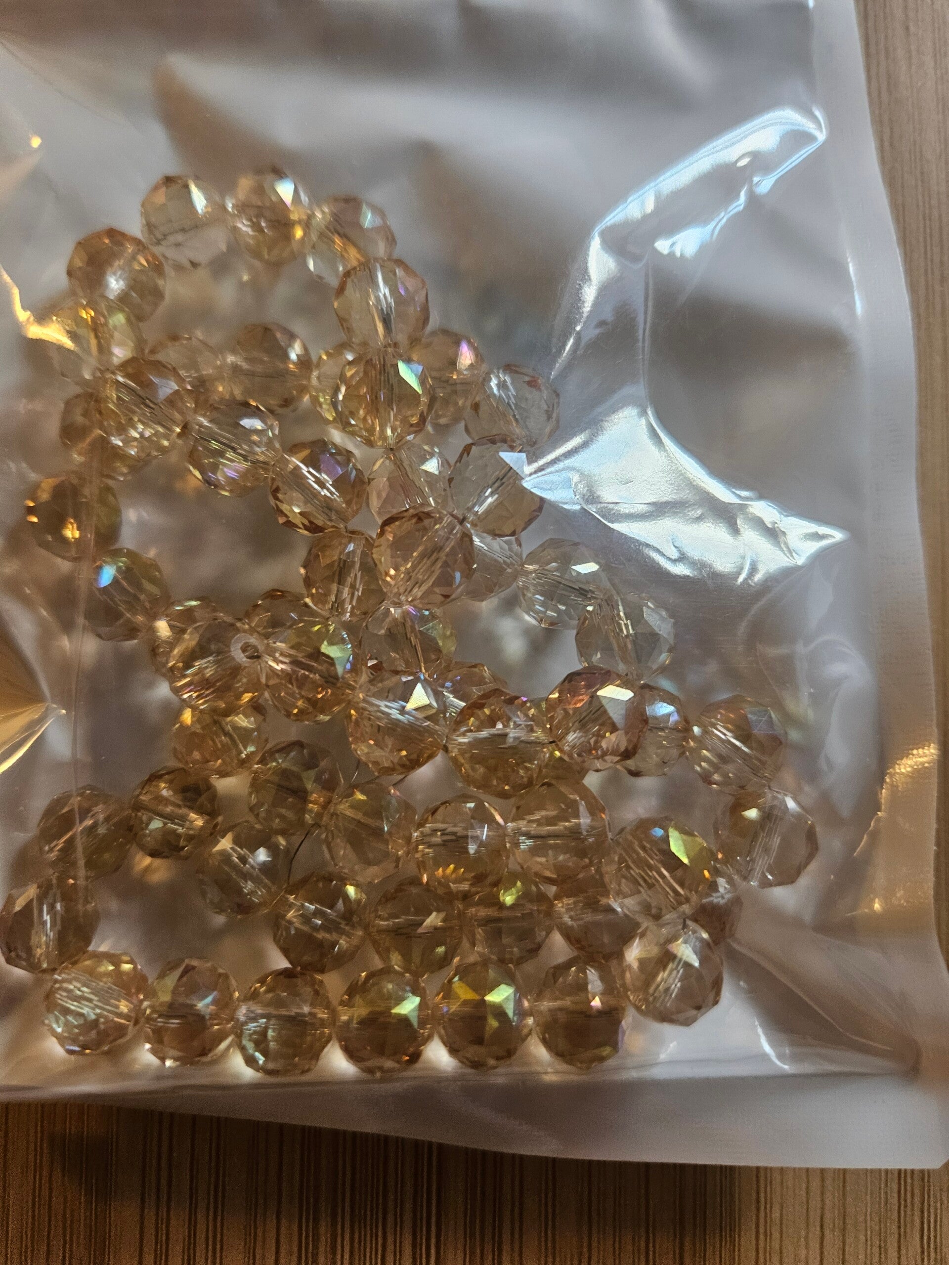 sandfärgad 10 mm fasetterade glaspärlor