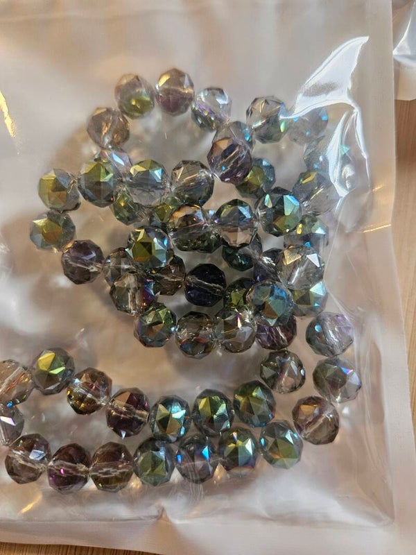mörk grå skimmrande 10 mm fasetterade glaspärlor