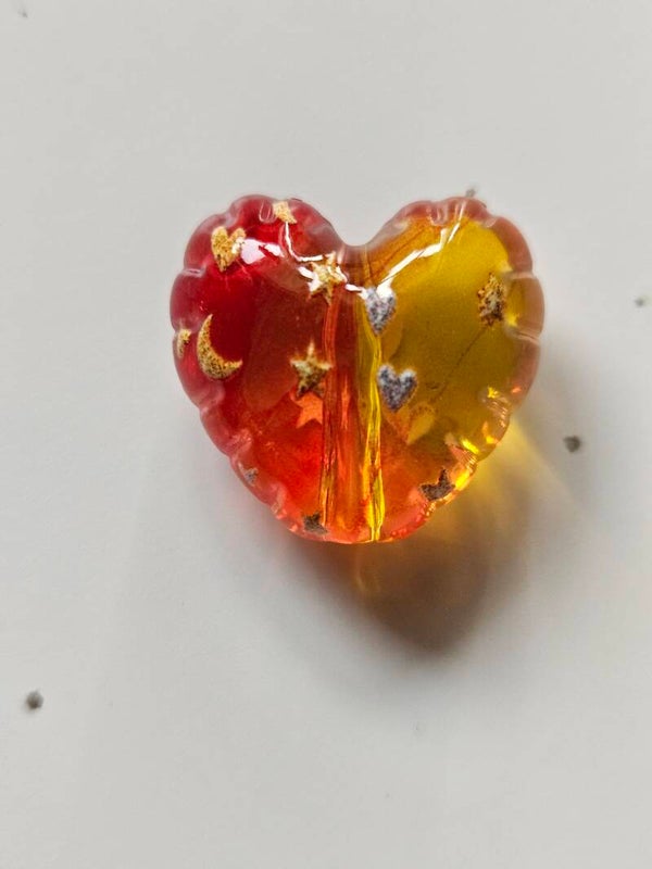 Hjärtpärlor i akryl - Röd och Orange med gult motiv