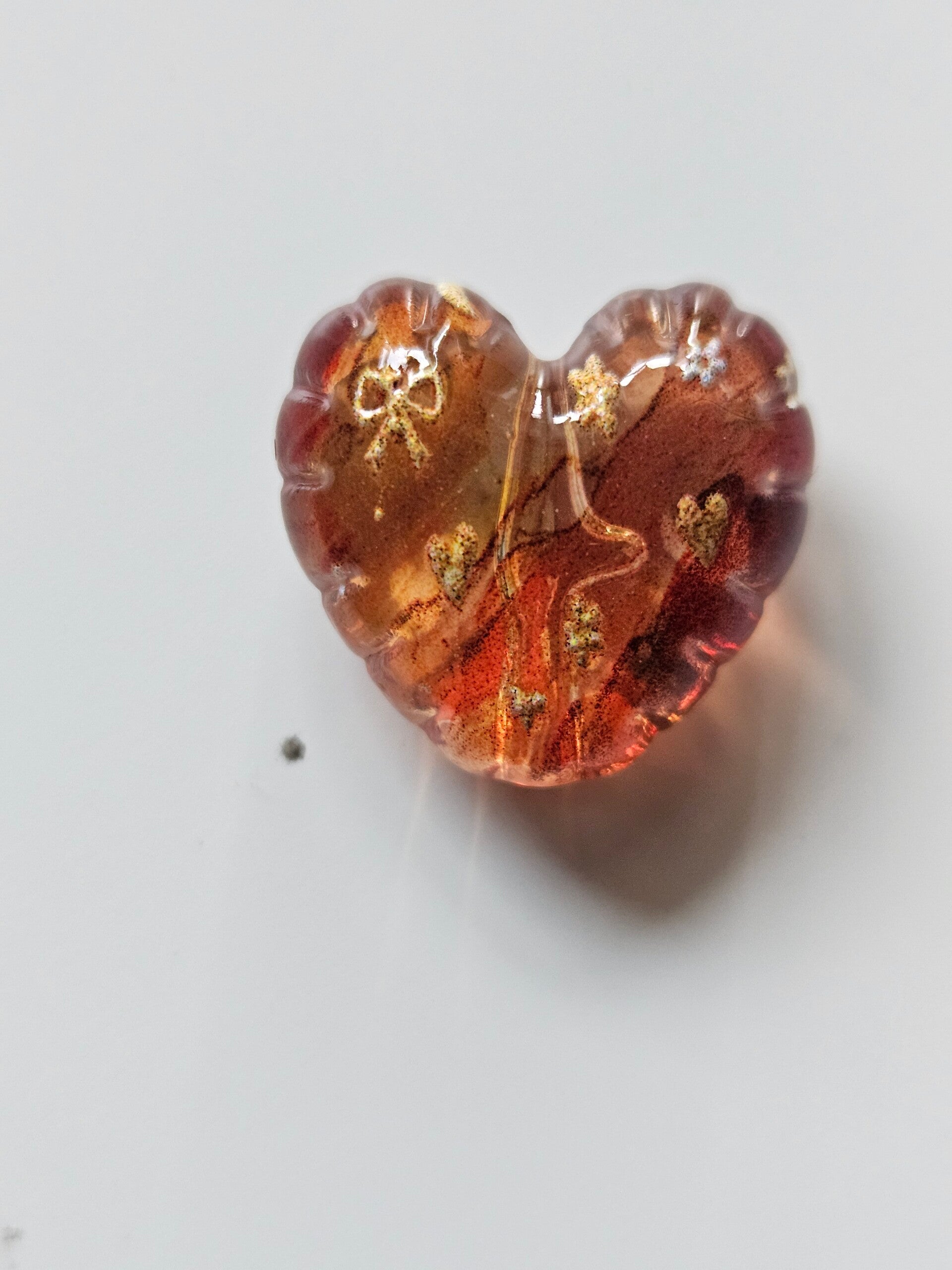 Hjärtpärlor i akryl - Brun och Orange med gult motiv