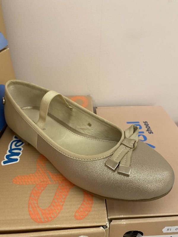 Mayoral schoen goud 15 EURO