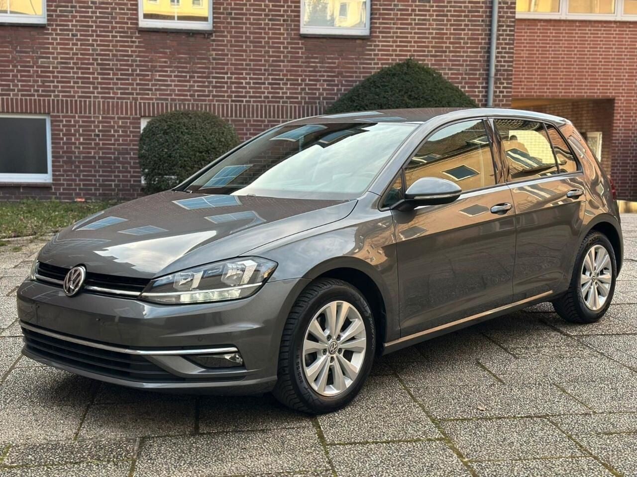 Vw Golf 1.6 TDI DSG-7 GPS SIEGES CHAUFFANT LED ATTELAGE Apple Carplay