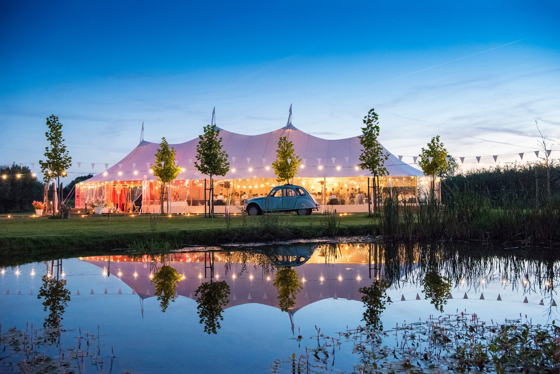 Silhouettent met zijwanden afgesloten