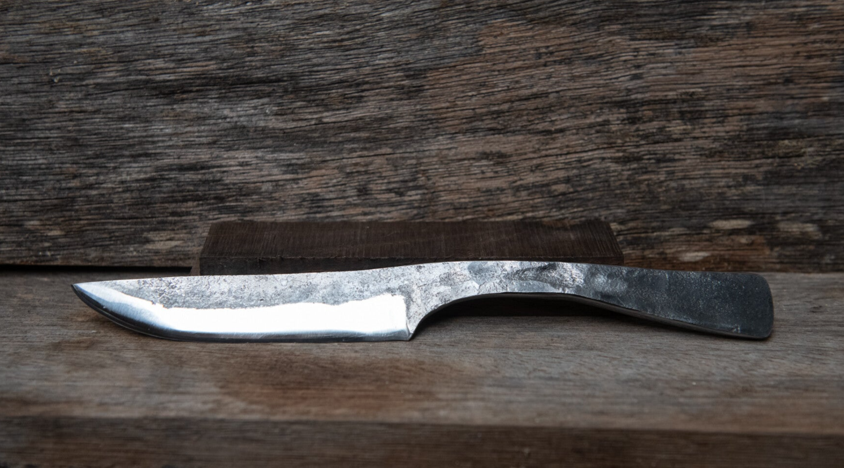 Couteau forgé tout acier