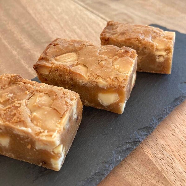 Blondie met witte chocolade