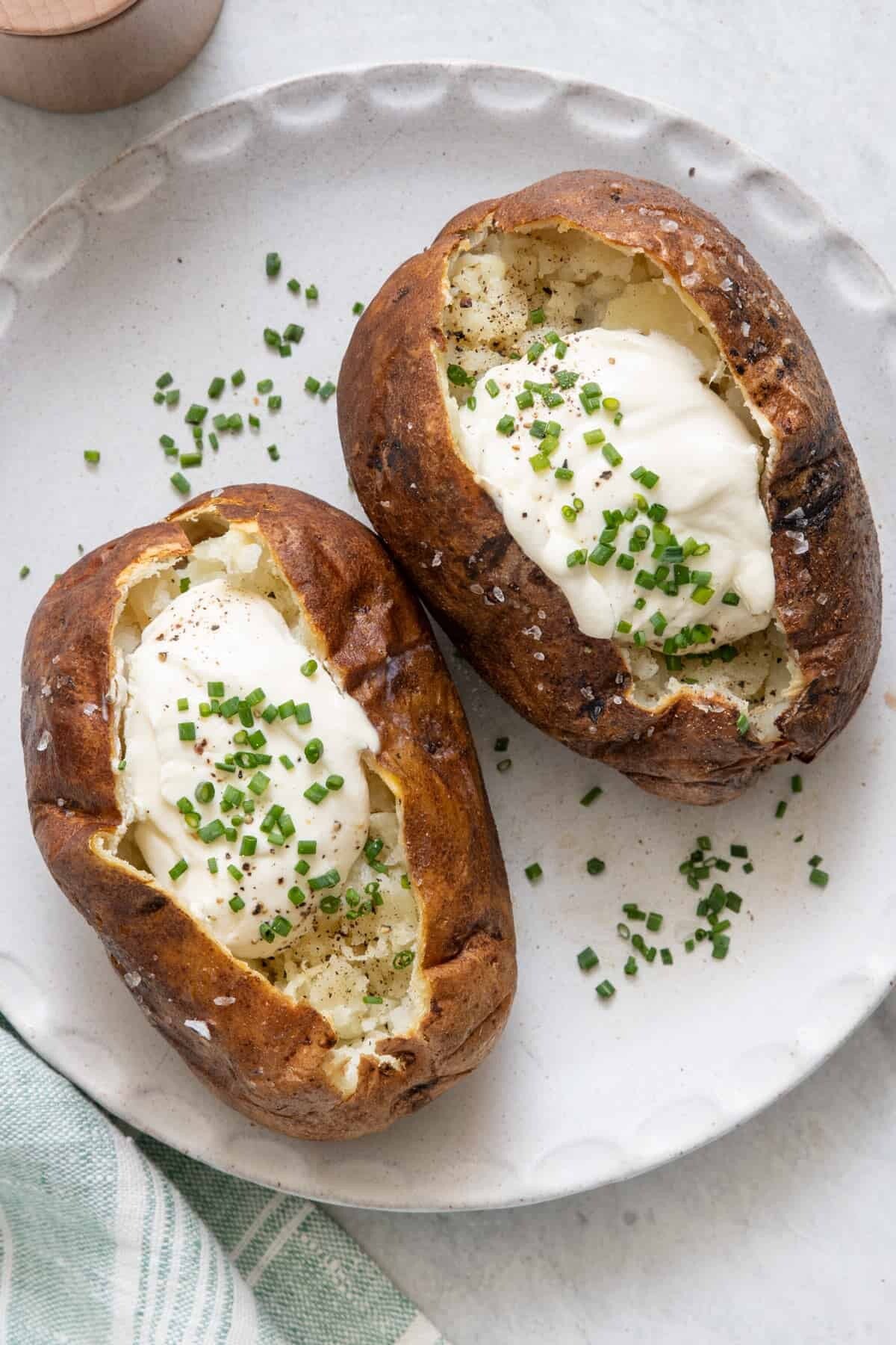 Baked Potato with Sour Cream and Chives