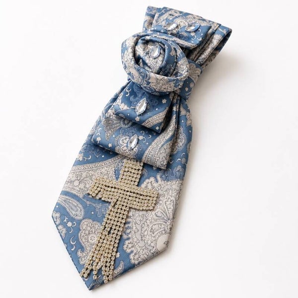 Short Stubby Necklace Tie