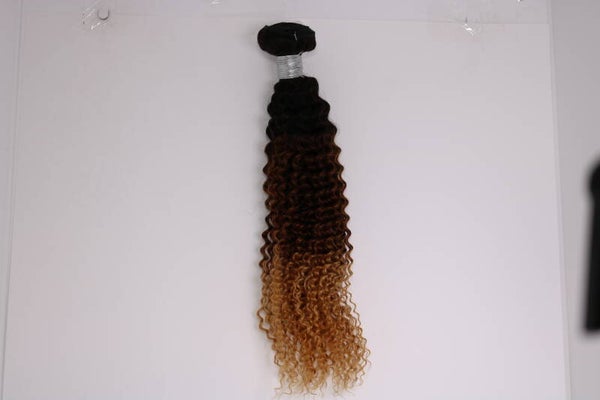 18-Zoll-Weaving mit Locken in 3-Farben-Optik – Luxuriöses Volumen & Glamour.