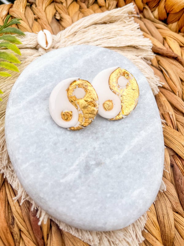 Yin Yang stud wit goud