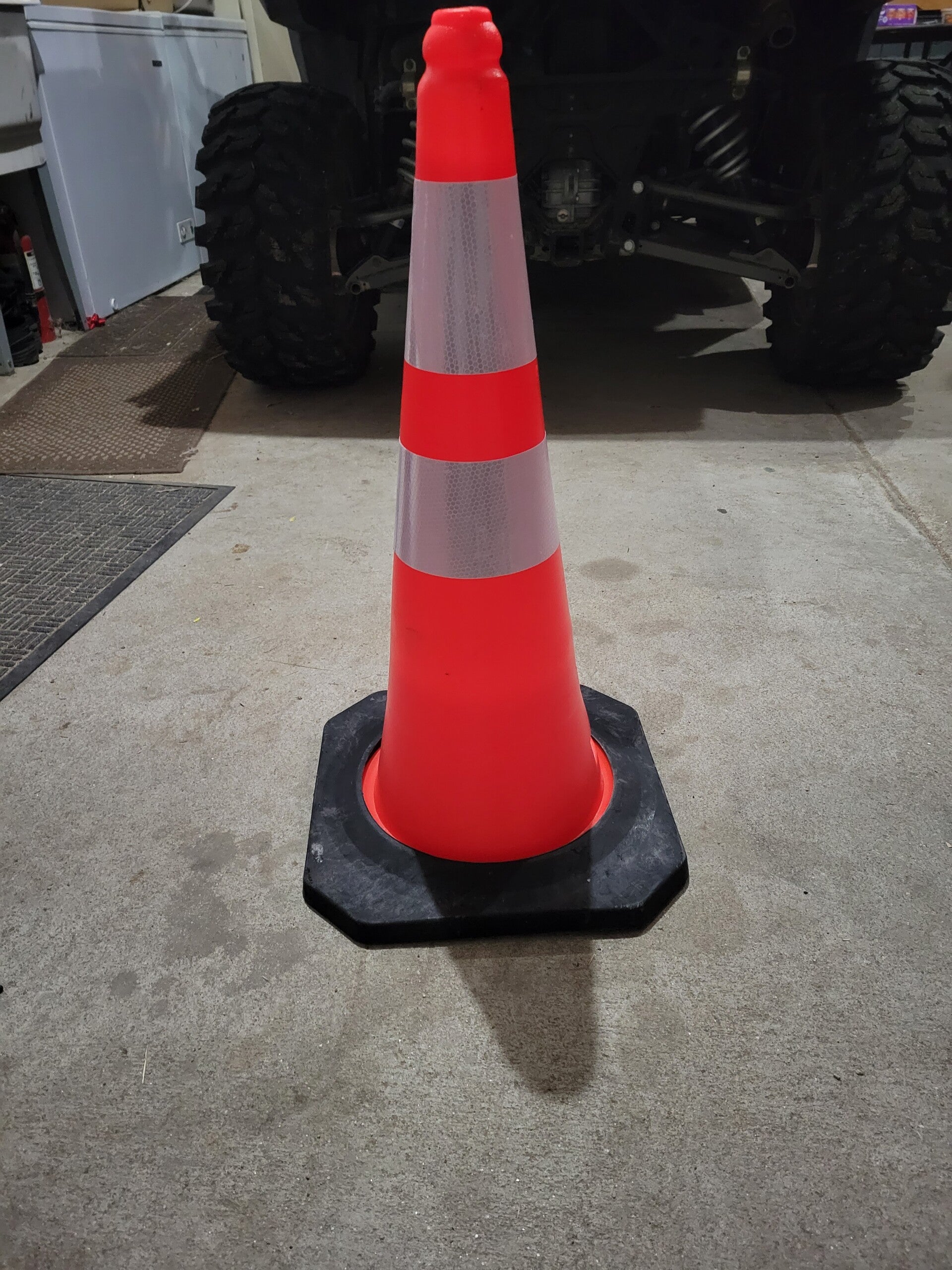 agt  28" traffic cones