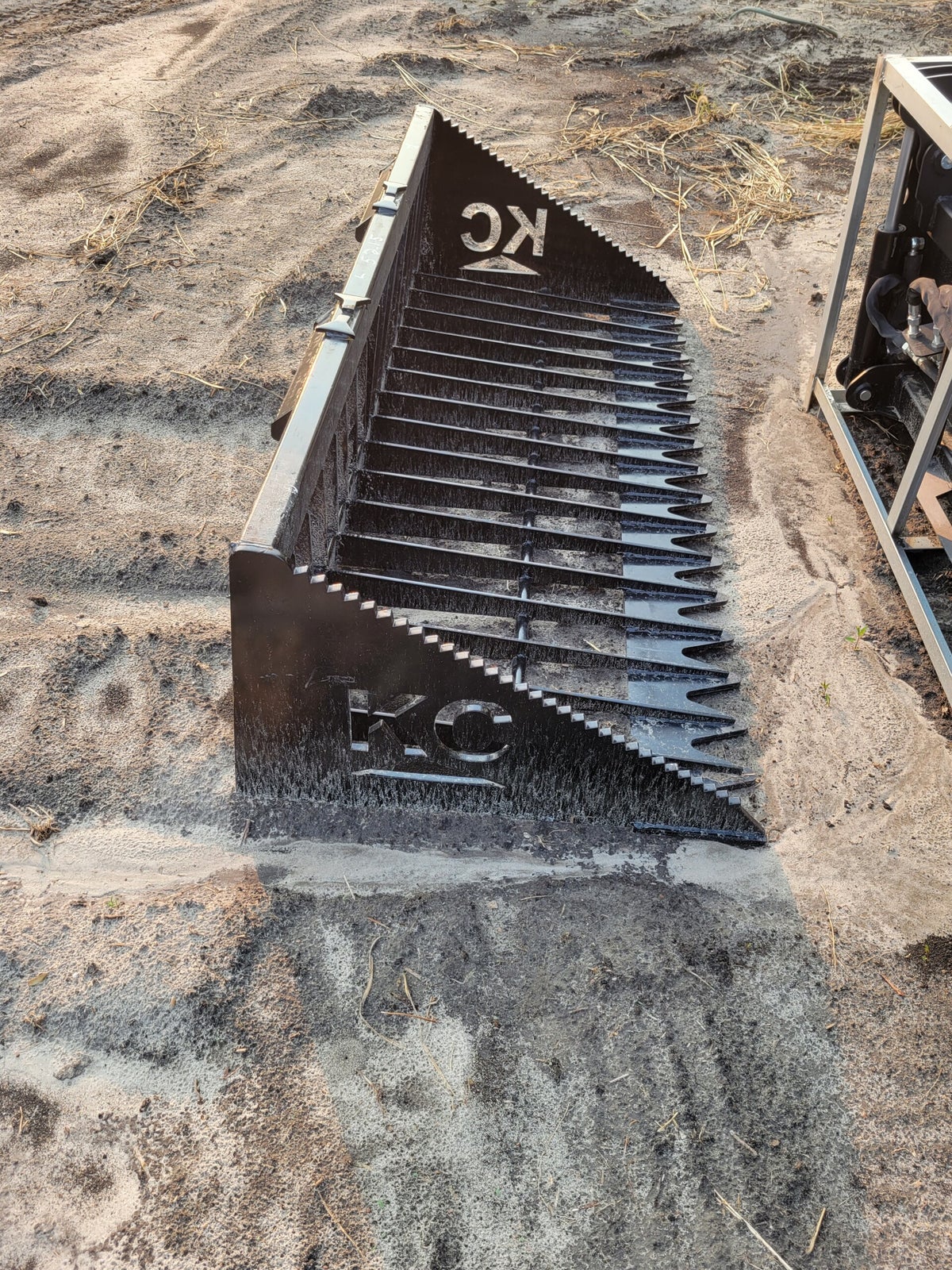 Rock buckets - different sizes and styles | Moore Attachments