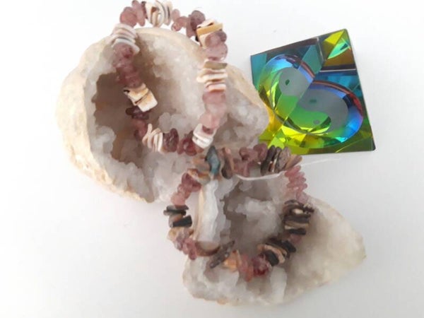 Elastisch split armband aardbeienkwarts met schelp