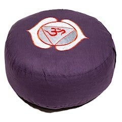 Meditatiekussen 6e chakra geborduurd 33x17 cm