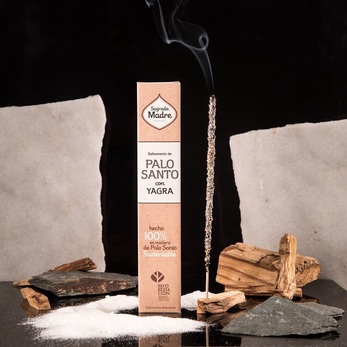 Sagrada Madre Palo Santo wierook met Yagra