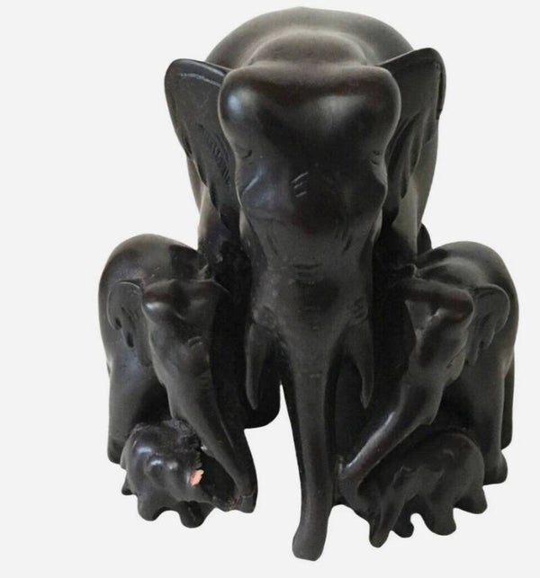 Circle of elephants (mat zwart)