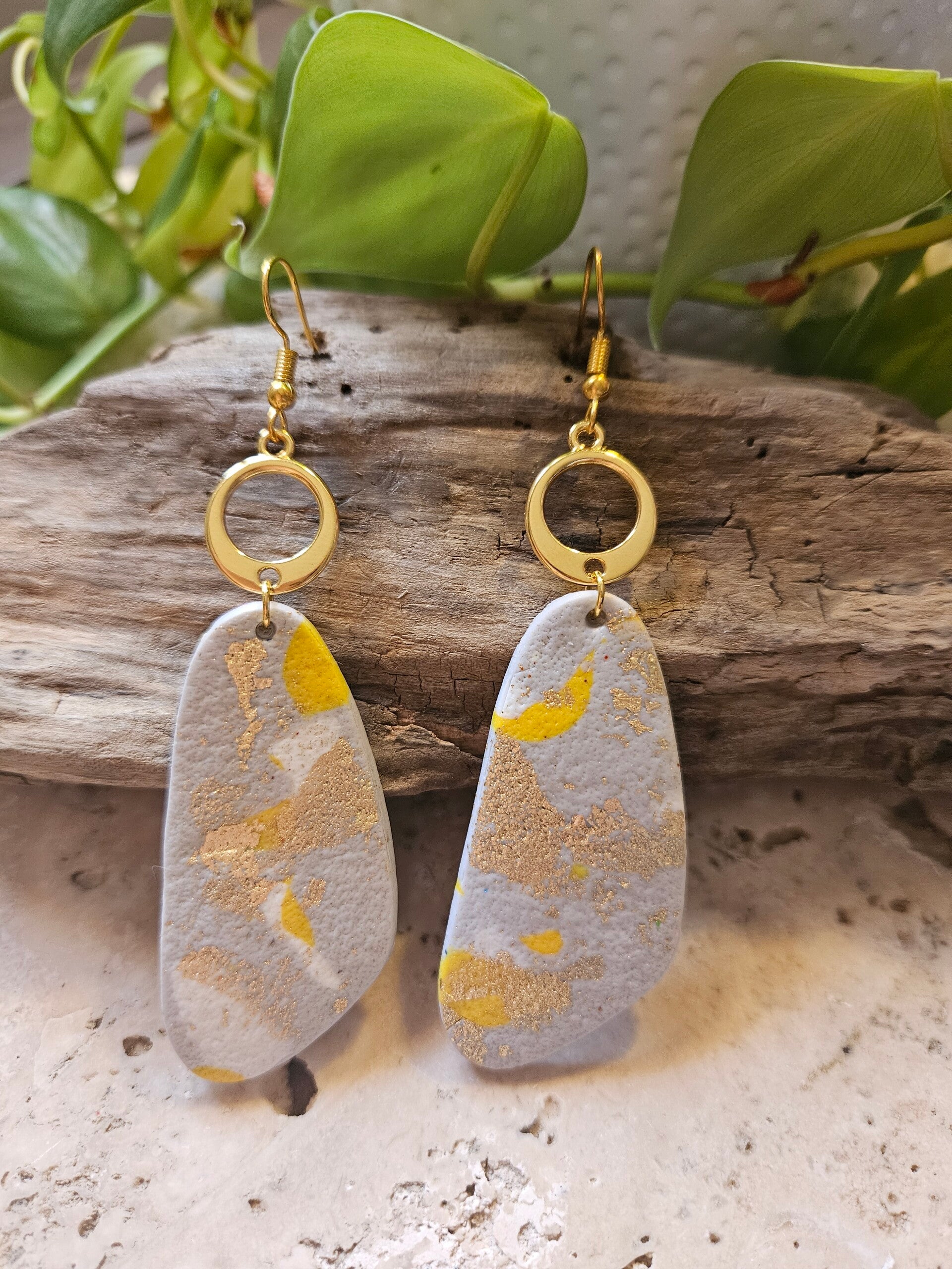 Boucles d'oreilles EGLANTINES MM dorées - gris, jaune et blanc