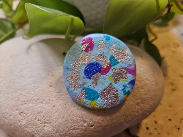 Broche LOLITA argenté - bleu ciel et multicolore