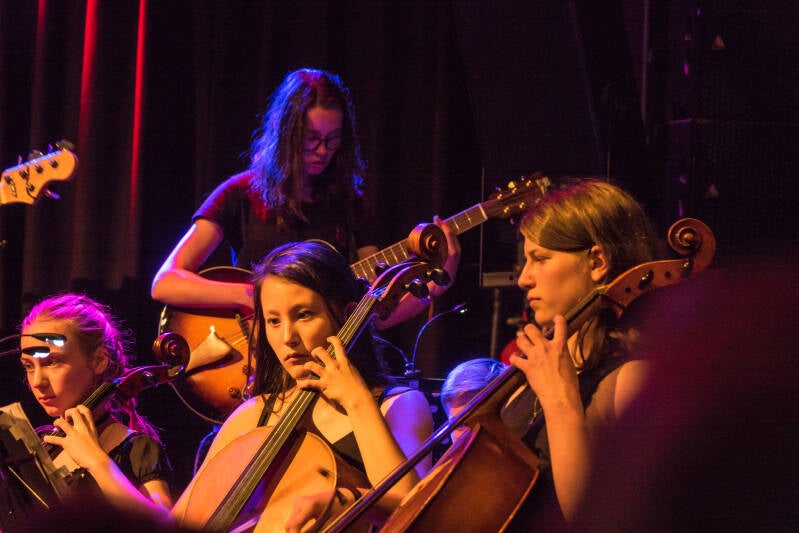 Jonge strijkers en Blazers