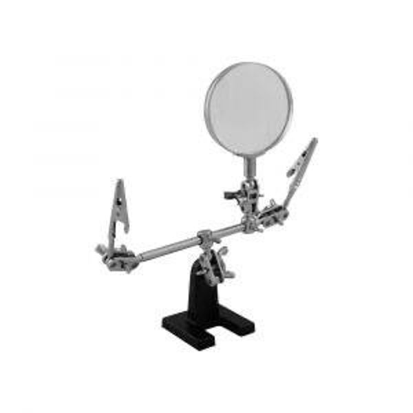 derde hand met vergrootglas