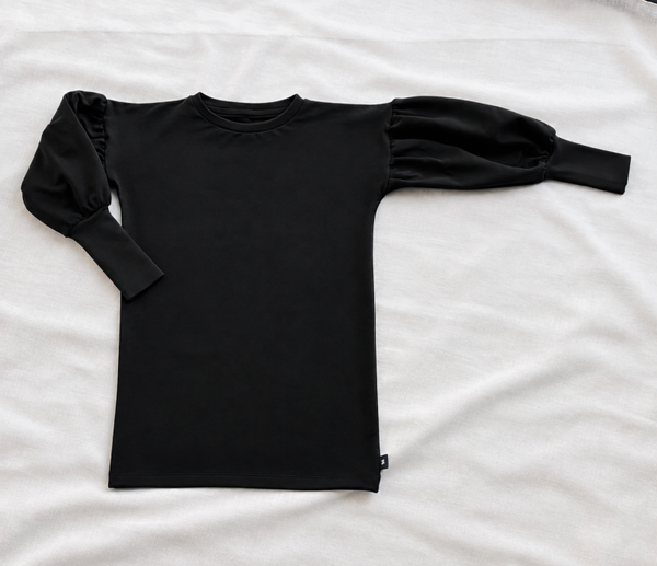 Zwarte jurk met pofmouw