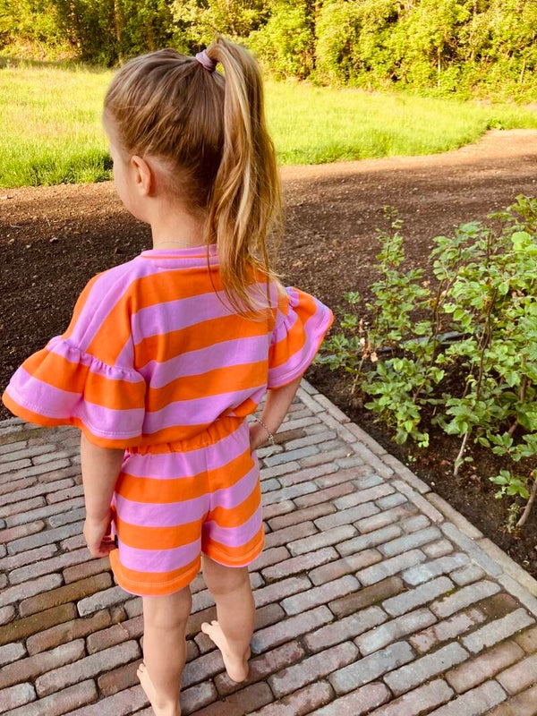 T-SHIRT MET RUFFLE MOUW - STREPEN