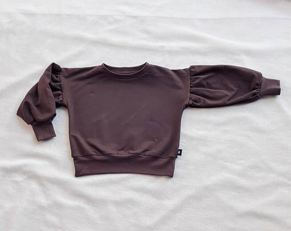 Bruine sweater pofmouw