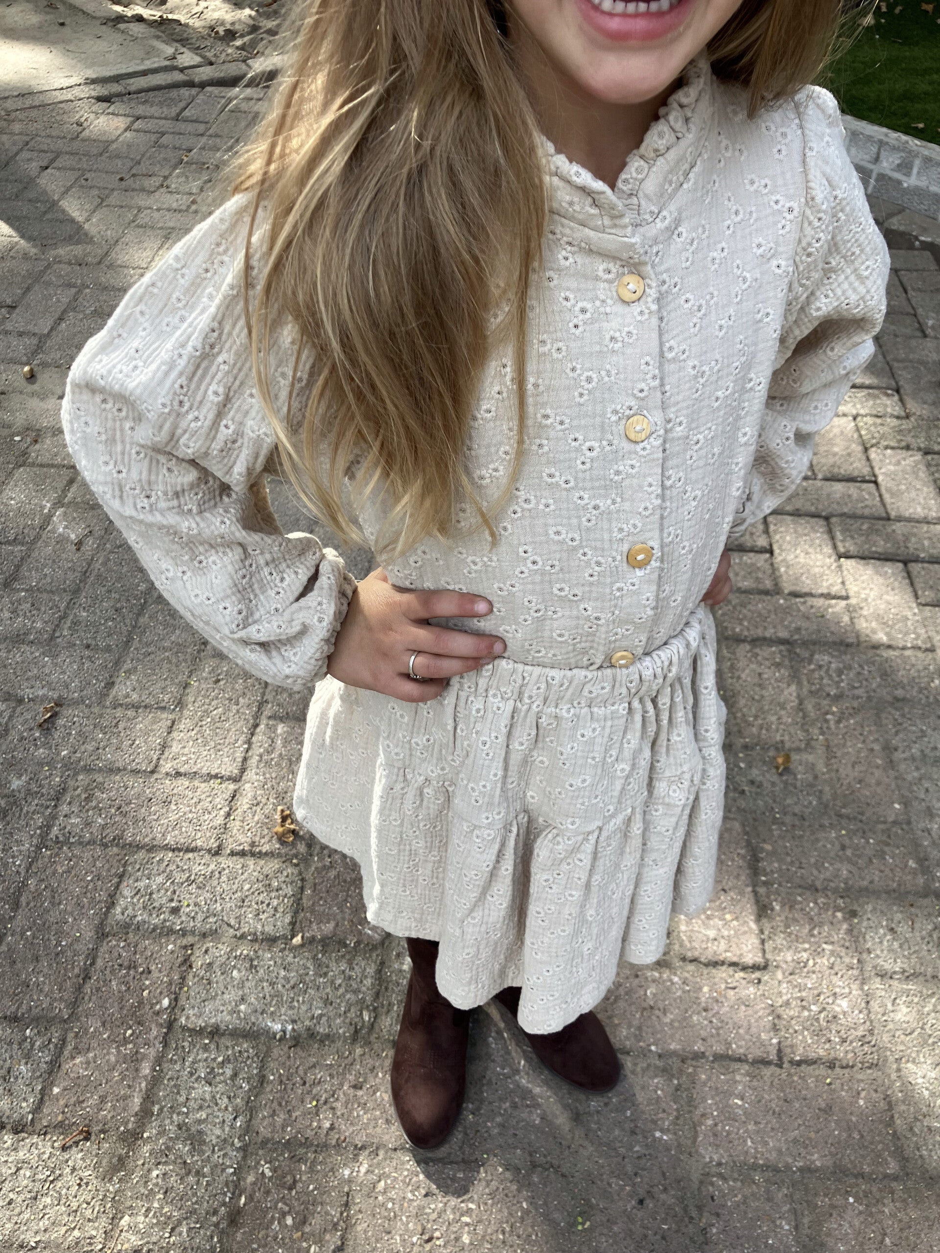 Taupe blouse met broderie