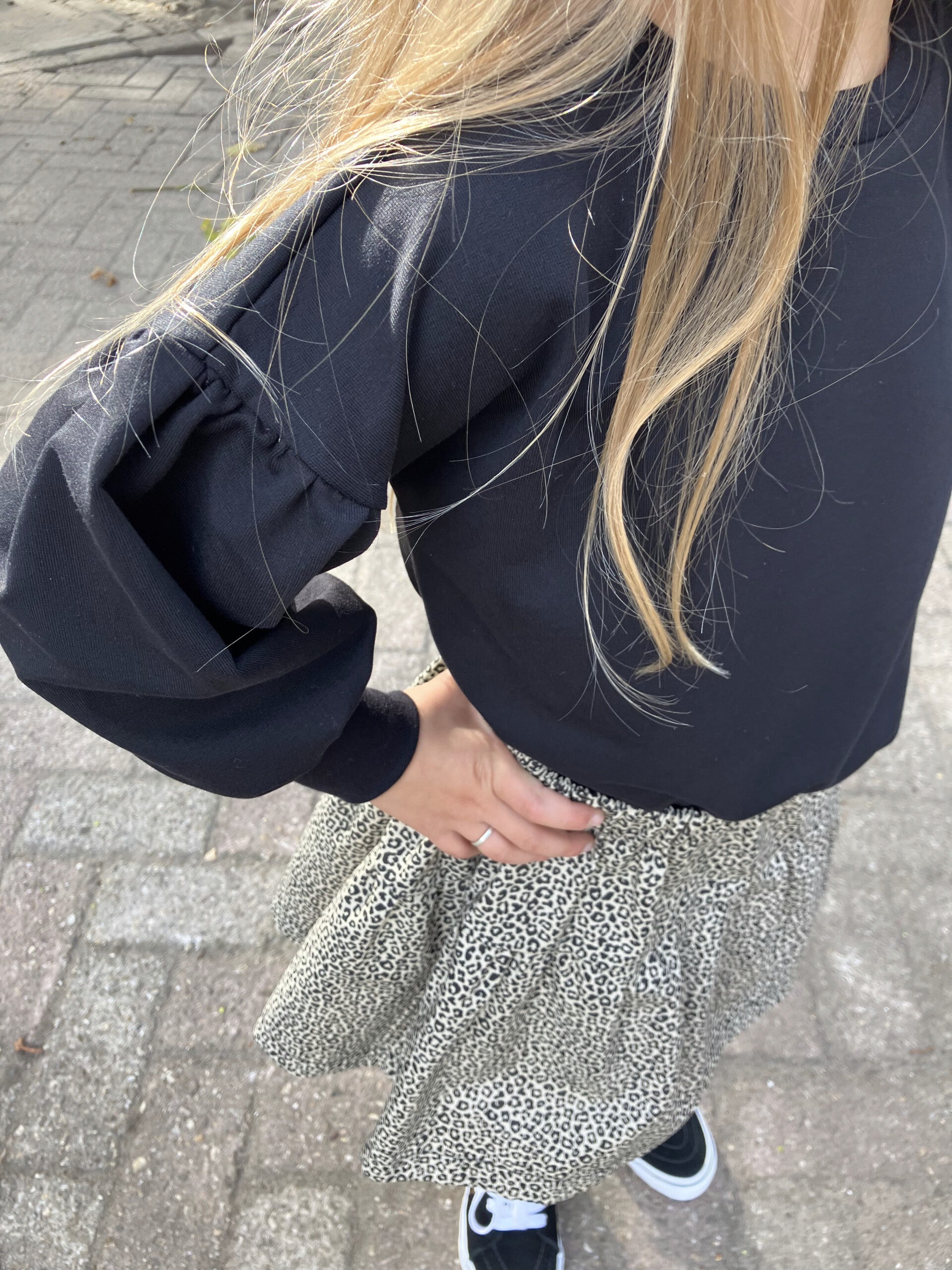 Zwarte sweater pofmouw