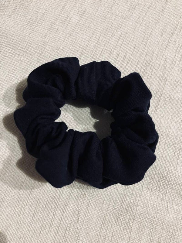 Scrunchie donker blauw.