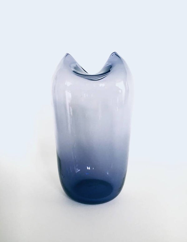 Midcentury Modern Scandinavian Design Art Glass Pinched Vase, Finland 1970's