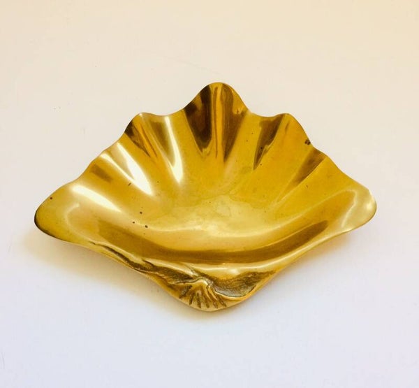 Hollywood Regency Style Brass Shell Vide-Poche 1970's