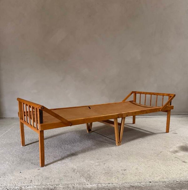 Early 20th Century Design "Turistsängen Tor" Daybed by Bröderna Johansson & Co, Sweden 1930's