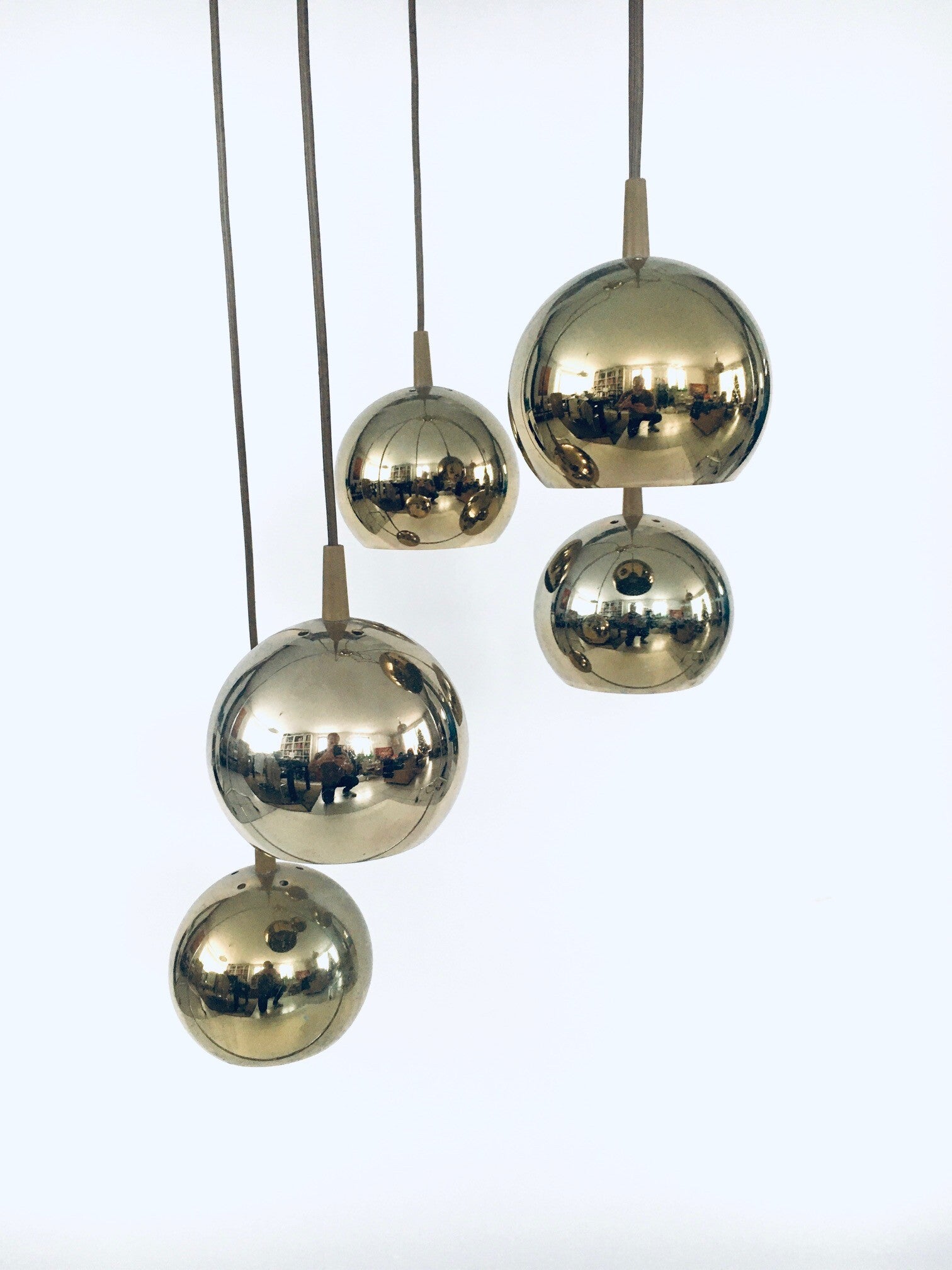 Midcentury Design Cascade Gold Ball Pendant Lamp, 1980's Italy