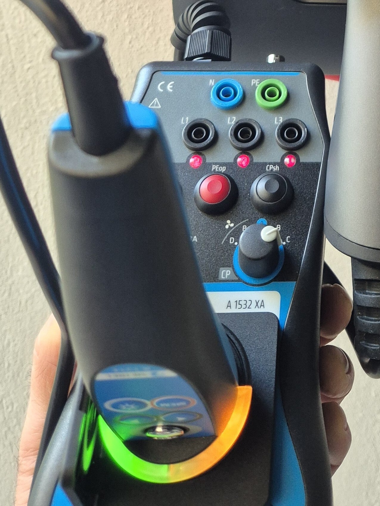 Diagnostic de l’installation électrique d’une maison avant installation de borne de recharge, réalisé par ELECT’HIS, électricien IRVE.