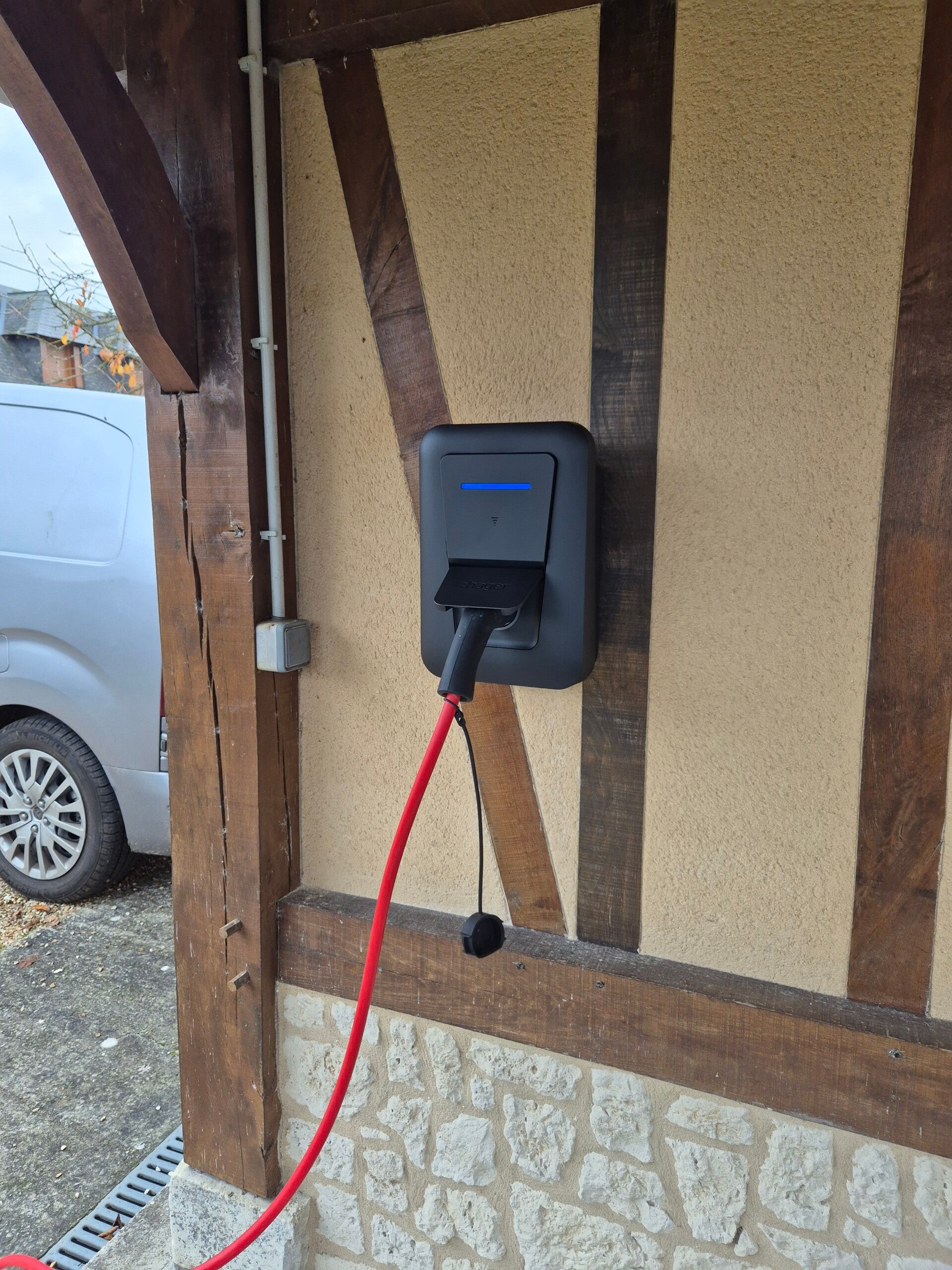 Borne de recharge à Rives en Seine