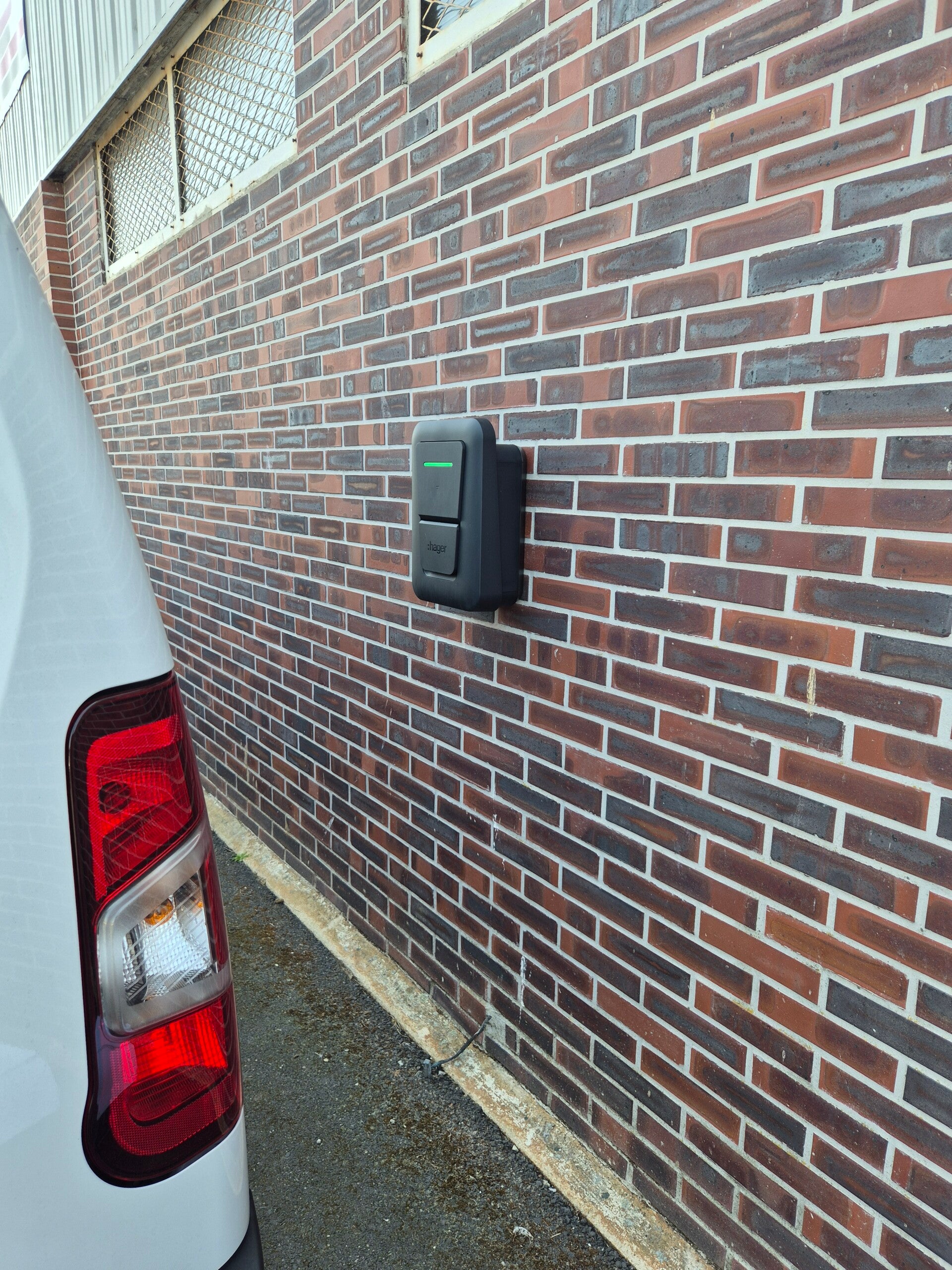 Borne connectée HAGER 22kw 