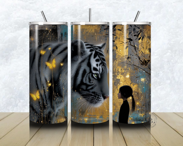 🐅✨ Thermobecher – „Goldene Stille – Mädchen & Tiger“ – 20 OZ inkl. Strohhalm