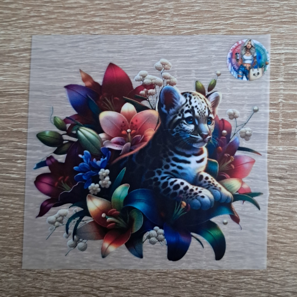 Leopard mit Blumen