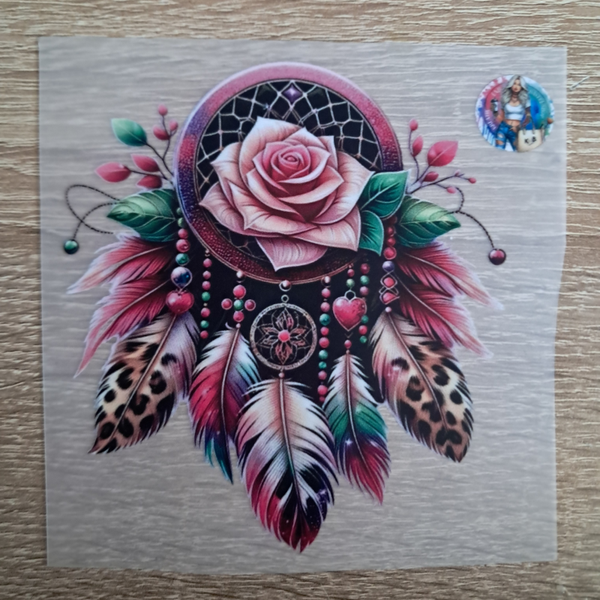 Traumfänger mit Rose & Boho-Federn – ein echtes Highlight für Freigeister