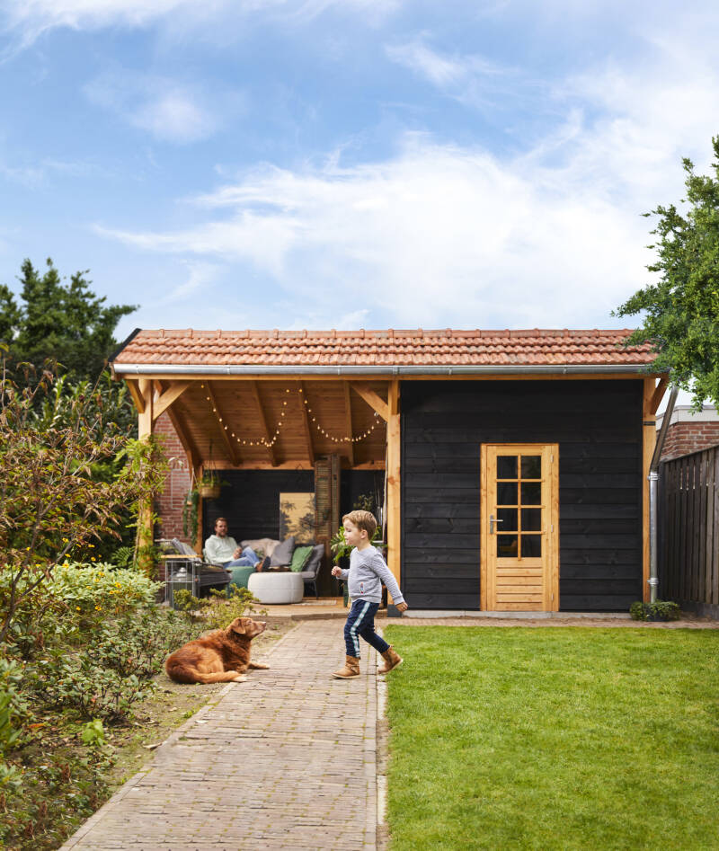 Houten tuinhuis laten bouwen.